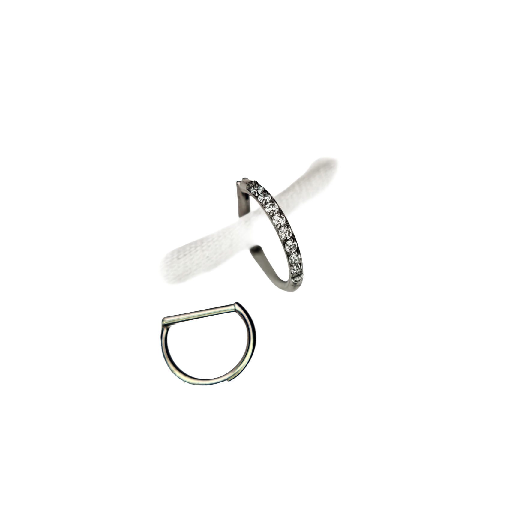 Argola Segmento D Cravejada com Zircônias Cúbicas